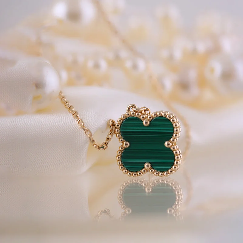 Infinity - Symbol Wedding Bands in Rose Gold with Small Diamonds for a Romantic and Symbolic GestureMalachite Quatrefoil Bracelet Infinity - Symbol Wedding Bands in Rose Gold with Small Diamonds for a Romantic and Symbolic GestureMalachite Quatrefoil Bracelet