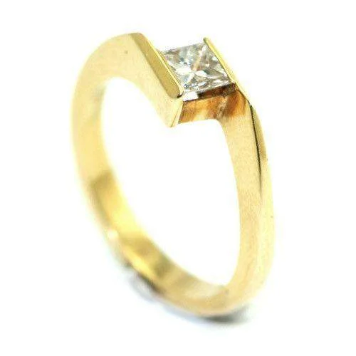 Men's Diamond Engagement Rings with Platinum Band and Halo Setting for a Luxury Proposal18ct Gold Princess Cut Twist Diamond Engagement Ring 0.4ct Men's Diamond Engagement Rings with Platinum Band and Halo Setting for a Luxury Proposal18ct Gold Princess Cut Twist Diamond Engagement Ring 0.4ct