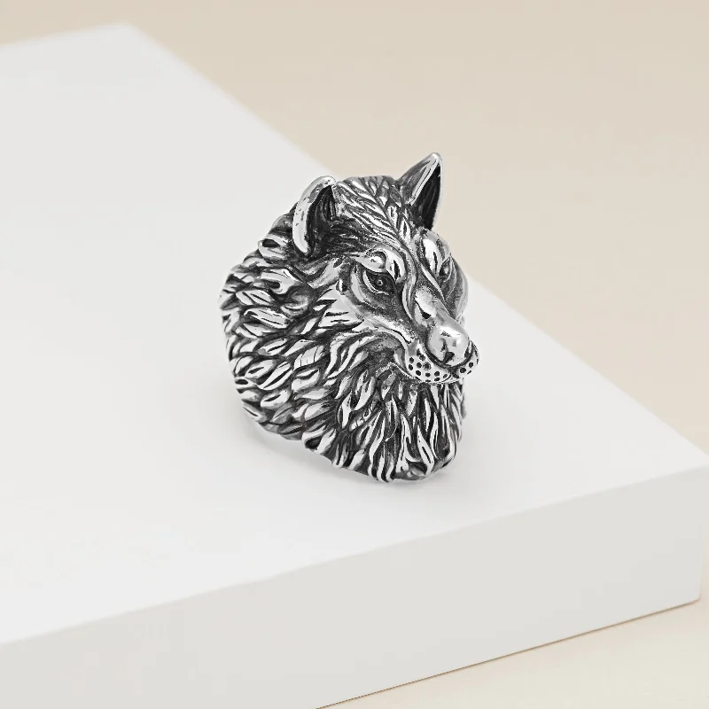 Silver Wolf Ring With Black Diamonds