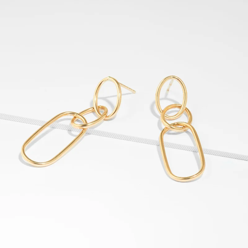 Two - Tone Gold and Silver Wedding Bands with a Twist Design for a Contemporary and Eye - Catching Style9K Yellow Gold Oval Paperclip Earrings Two - Tone Gold and Silver Wedding Bands with a Twist Design for a Contemporary and Eye - Catching Style9K Yellow Gold Oval Paperclip Earrings