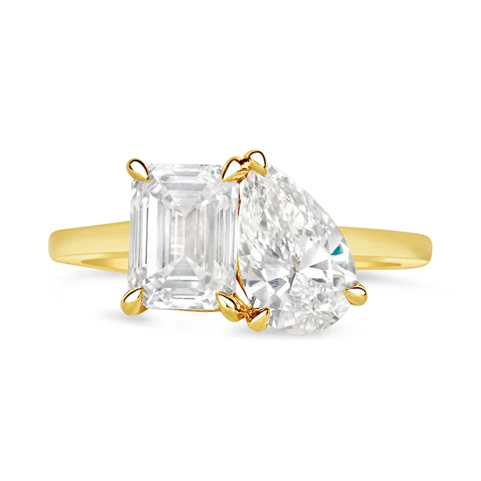 Art Deco - Inspired Wedding Bands with Geometric Patterns in Platinum for a Retro and Glamorous StylePear & Emerald Toi et Moi Engagement Ring 2.53ct Art Deco - Inspired Wedding Bands with Geometric Patterns in Platinum for a Retro and Glamorous StylePear & Emerald Toi et Moi Engagement Ring 2.53ct