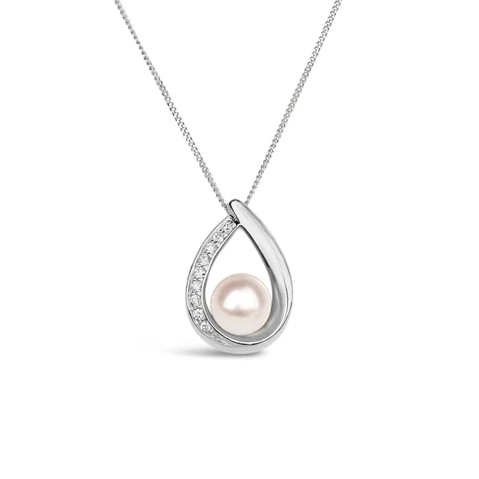 Laser - Etched Floral Design Wedding Bands in Palladium for a Delicate and Intricate LookDiamond & Freshwater Pearl Pendant Laser - Etched Floral Design Wedding Bands in Palladium for a Delicate and Intricate LookDiamond & Freshwater Pearl Pendant