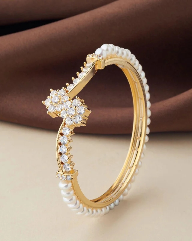 Vintage - Reproduction Pearl Bracelet with Filigree Metalwork for a Retro AppealFlorial Real Pearl Bangle Vintage - Reproduction Pearl Bracelet with Filigree Metalwork for a Retro AppealFlorial Real Pearl Bangle
