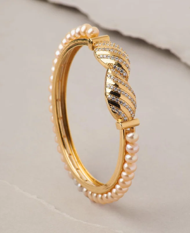 Plus - Sized Women's Oversized Pearl Bracelet with Extra - Long Chain for a Statement PieceClassy Pink Pearl Bangle Plus - Sized Women's Oversized Pearl Bracelet with Extra - Long Chain for a Statement PieceClassy Pink Pearl Bangle