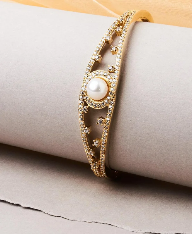 Men's Minimalist Pearl Bracelet with Matte Black Metal Accents for a Modern AestheticElegant and classy Pearl Bangle Men's Minimalist Pearl Bracelet with Matte Black Metal Accents for a Modern AestheticElegant and classy Pearl Bangle