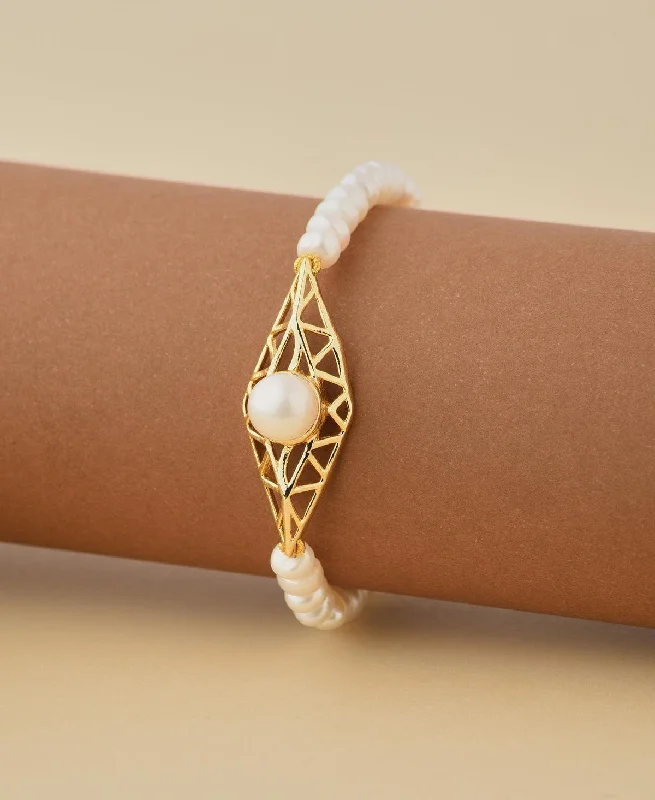 Unisex Pearl and Hemp Bracelet with Natural Wood Beads for an Earthy and Sustainable AccessoryElegant and classy Pearl Bracelet Unisex Pearl and Hemp Bracelet with Natural Wood Beads for an Earthy and Sustainable AccessoryElegant and classy Pearl Bracelet