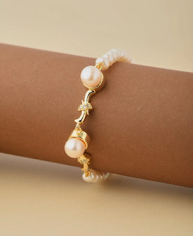 Pearl Bracelet with LED - Lit Pearl Accents for a Glowing and Eye - Catching EffectElegant and classy Pearl Bracelet Pearl Bracelet with LED - Lit Pearl Accents for a Glowing and Eye - Catching EffectElegant and classy Pearl Bracelet