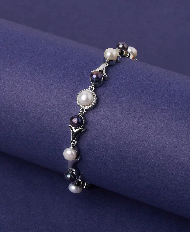 Plus - Sized Women's Oversized Pearl Bracelet with Extra - Long Chain for a Statement PieceFashionable Stone Studded Pearl Bracelet Plus - Sized Women's Oversized Pearl Bracelet with Extra - Long Chain for a Statement PieceFashionable Stone Studded Pearl Bracelet