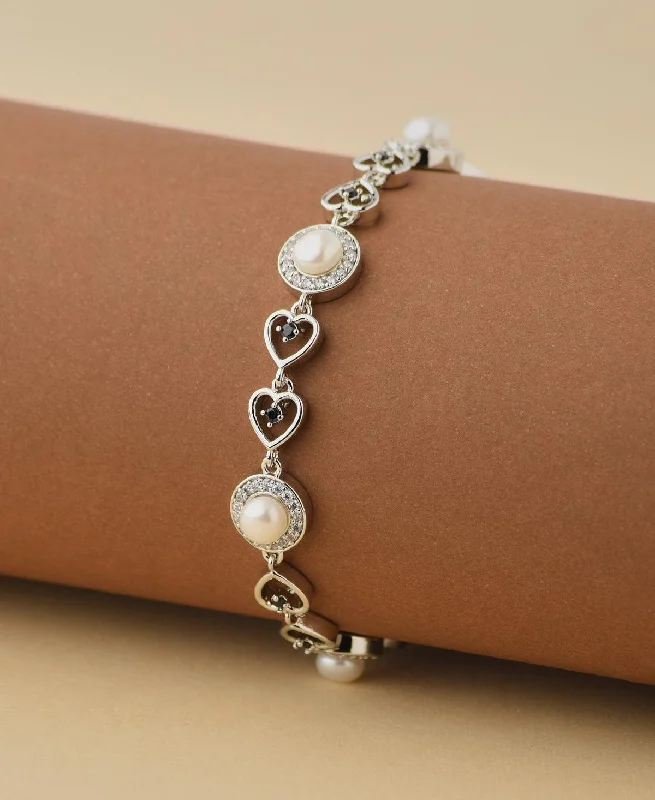 Vintage - Reproduction Pearl Bracelet with Filigree Metalwork for a Retro AppealFashionable Stone Studded Real Pearl Bracelet Vintage - Reproduction Pearl Bracelet with Filigree Metalwork for a Retro AppealFashionable Stone Studded Real Pearl Bracelet