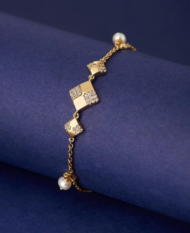 Children's Pearl Bracelet with Colored Enamel Animal Charms for a Cute and Playful AccessoryFashionable Stone Studded Ring Pearl Bracelet Children's Pearl Bracelet with Colored Enamel Animal Charms for a Cute and Playful AccessoryFashionable Stone Studded Ring Pearl Bracelet