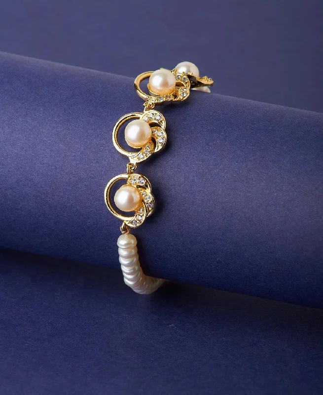 Pearl Bracelet with LED - Lit Pearl Accents for a Glowing and Eye - Catching EffectFloral Real Pearl Bracelet Pearl Bracelet with LED - Lit Pearl Accents for a Glowing and Eye - Catching EffectFloral Real Pearl Bracelet