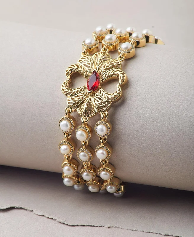 Pearl Bracelet with LED - Lit Pearl Accents for a Glowing and Eye - Catching EffectGorgeous Gold Pearl Bracelet Pearl Bracelet with LED - Lit Pearl Accents for a Glowing and Eye - Catching EffectGorgeous Gold Pearl Bracelet