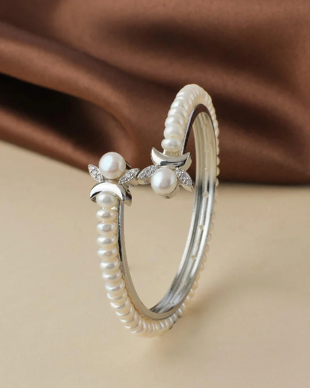 Hand - Painted Pearl Bracelet with Floral Motifs for an Artistic and Unique PieceClassy White Pearl Bangle Hand - Painted Pearl Bracelet with Floral Motifs for an Artistic and Unique PieceClassy White Pearl Bangle